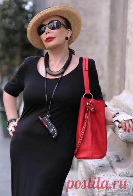 Мода вне возраста и времени — безупречно стильные образы прекрасных дам 
Приглашаю вас полюбоваться на эти блестящие образы элегантных дам, которые умело сочетают современную одежду с винтажной. А их аксессуарам от Dior, Hermes и Chanel позавидует любая современная модниц…