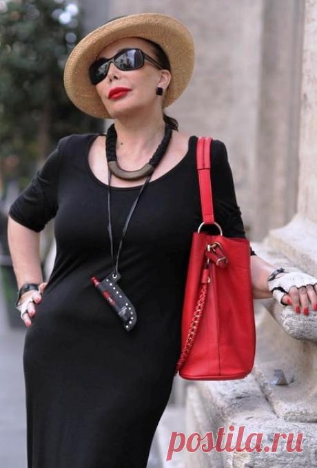 Мода вне возраста и времени — безупречно стильные образы прекрасных дам
Приглашаю вас полюбоваться на эти блестящие образы элегантных дам, которые умело сочетают современную одежду с винтажной. А их аксессуарам от Dior, Hermes и Chanel позавидует любая современная модниц…