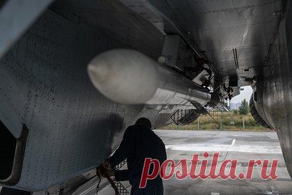 Минобороны отчиталось об уничтожении украинских Су-25 и Су-24. Истребительная авиация Воздушно-космических сил (ВКС) России уничтожила два украинских самолета Су-25 и Су-24 в районе Красного Лимана и Краматорска. Об этом журналистам сообщили в Минобороны России. Кроме того, ВКС России сбили два вертолета Ми-8 Вооруженных сил Украины в районах населенных пунктов Суворов и Орловка.