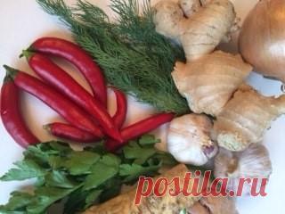 Уксус для иммунитета – домашнее средство от простуды. - Fitoatlant.ru Уксус для иммунитета или мастер-тоник, огненный сидр, обычно содержит хрен, имбирь, чеснок и кайенский перец. Эти ингредиенты чрезвычайно сильны по отдельности, а соединенные вместе являются мощным подспорьем в сезон простуд и гриппа. Этот согревающий, тонизирующий уксус обеспечивает максимально сильное кровообращение с одновременным попаданием в организм лучших детоксикационных растительных веществ.