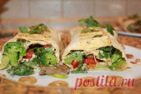 Лаваш с запеченной говядиной и брокколи