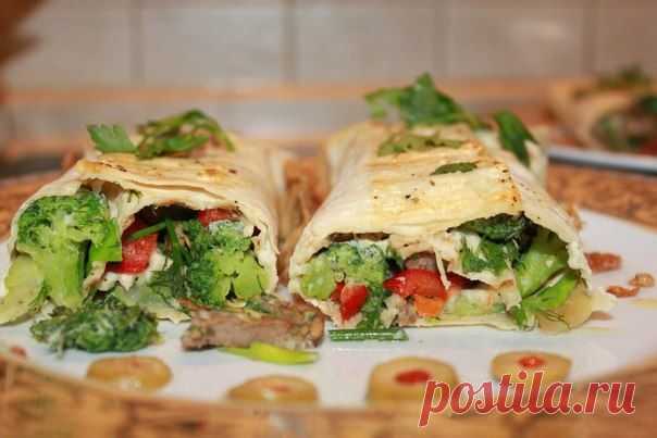 Лаваш с запеченной говядиной и брокколи