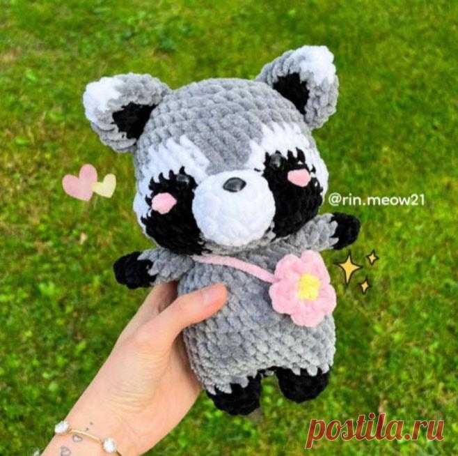 Енот Чочо крючком. Амигуруми схемы и описания. Автор: @rin.meow21 | IRINELY.ART