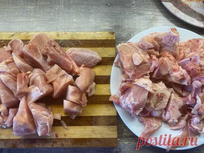 За 1 час из куриных окорочков делаю колбасу. Вкусная, натуральная и дешевле магазинных аналогов | Кулинарный техникум | Яндекс Дзен