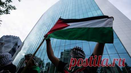 CNN: израильские силовики задержали одного из лидеров ХАМАС на Западном берегу. Израильские силовики во время рейда на Западном берегу реки Иордан арестовали одного из основателей палестинского движения ХАМАС, Хасана Юсефа, сообщает CNN со ссылкой на власти Израиля. Читать далее