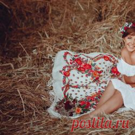 Айда сегодня спать на сеновал.

Мы там постель устроим очень просто.

Но только ты не поднимай скандал

За то, что нет твоих атласных простынь.

.

От пряных трав кружится голова.

И путает сознанье быль и небыль.

Как будто шепчет что- то нам трава,

Которая росла под звёздным небом..

Мы эту ночь поделим пополам.(продолжение)