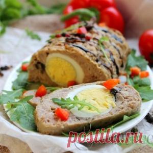 Мясной рулет с яйцом