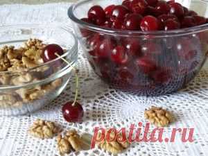 Ягодное желе с орешками