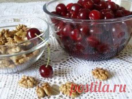 Ягодное желе с орешками