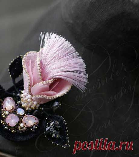 Дубль два ! 😋
Пришлось сделать перепост ,извините. 
Время было не очень )))) Доброго вечера !  Фрагмент броши-эполета 2017 год. Персональный заказ ,выполнен для  моей любимой Евгении 💜 
_Фото для примера . Украшения в наличии нет🎉!
Как вам такой эполет ?  ____________________________________
Я с не большим  анонсом для вас
В понедельник или вторник (уточню отдельно) у  меня состоится аукцион на две работы, которые остались в наличии, они ждут своих хозяек. 
_ Украшения ...