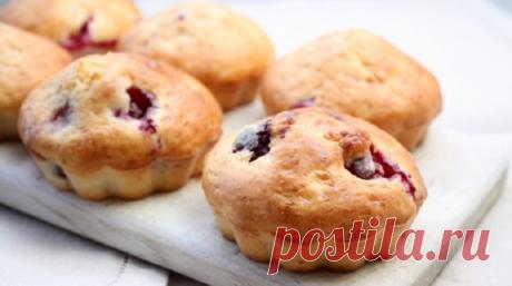 Вкусные маффины с вишней - ПУТЕШЕСТВУЙ ПО САЙТУ. Предлагаю порадовать себя чем-нибудь сладеньким, дам рецепт маффинов с вишней в силиконовых формочках. А тесто для них мы приготовим не простое, а овсяное. В общем, готовим маффины-суперфуд. На приготовление у нас уйдет 40 минут с учетом выпекания. Подготовленные ингредиенты рассчитаны на приготовление 8 маффинов: и сами полакомимся, и соседей угостим. Нет …