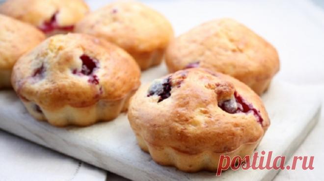 Вкусные маффины с вишней - ПУТЕШЕСТВУЙ ПО САЙТУ. Предлагаю порадовать себя чем-нибудь сладеньким, дам рецепт маффинов с вишней в силиконовых формочках. А тесто для них мы приготовим не простое, а овсяное. В общем, готовим маффины-суперфуд. На приготовление у нас уйдет 40 минут с учетом выпекания. Подготовленные ингредиенты рассчитаны на приготовление 8 маффинов: и сами полакомимся, и соседей угостим. Нет …