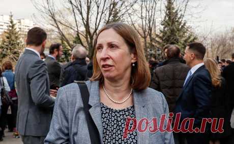 Посол США приехала в Мосгорсуд на обжалование ареста Гершковича. Посол США в России Линн М. Трейси пришла в Мосгорсуд, где сегодня рассмотрят жалобу на арест журналиста The Wall Street Journal Эвана Гершковича.