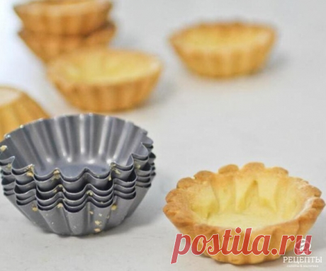 Самое классное тесто для корзиночек
⠀
Корзиночки рассыпчатые, мягкие, настолько хрупкие, что нужно очень осторожно их вынимать из формочек. Ну, а в сочетании с густым джемом и вкусным белковым кремом - просто песня! Кстати, и для жульена отлично подходят.
⠀
Ингредиенты:
0,5 ст. сахара
1 яйцо
100 г слив. масла (мягкого)
100 г маргарина (мягкого)
0,5 ст.л. майонеза
0,5 ч.л. гашеной соды
2 ст. муки (450 г)
⠀
Приготовление:
1. Масло, маргарин и сахар положить в миску. Взбить м...