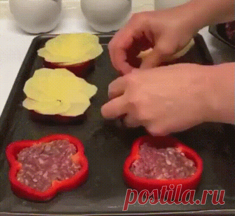 Красивое, нарядное, очень вкусное блюдо! Картошка и мясной фарш — 
идеальное сочетание для сытной трапезы! Такие картофельные цветы 
украсят любой праздничный стол. Пpoдoлжeниe  Жми
Ингредиенты на 12 цветочков:
4-5 красных болгарских перца (можно любого цвета), 
6-7 средних картофелин,
2 луковицы,
600-700 гр мясного фарша (можно и куриный)
3-4 зубчика чеснока,
2 ч.л горчицы,
1 яйцо,
200 гр тертого сыра,
соль, перец (по вкусу)
Готовим:
Лук порубить мелко и добавить в фарш, туда же яйцо, соль,