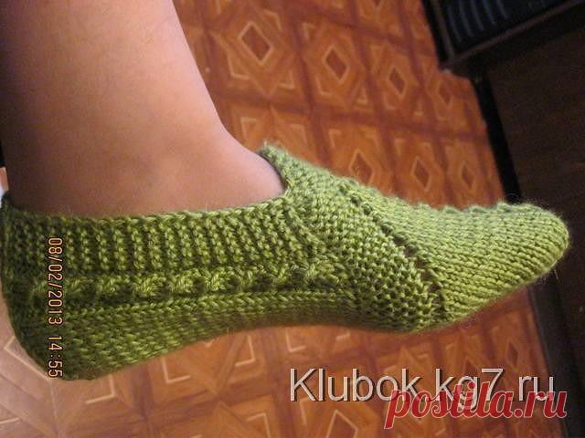 Следки с косами по краям от Ивушки
Спицы №2,5 . Пряжа – 100м в 50 г
ПК И КП-это петля кромочная(в начале ряда) и кромочная петля (в конце ряда ). 
Набираем 3 петли
1 ряд – 3 лиц.
2 ряд – 3 лиц.
3 ряд – К , П , 1 лиц., П, К
4 ряд – 5 лиц.
5 ряд – К, П, 3 лиц., П , К
6 ряд - 7 лиц
7 ряд - К, П, 5 лиц., П , К
8 ряд – 9 лиц.
9 ряд - К, П, 7 лиц., П , К
10ряд -11 лиц
11 ряд – К, П, 9 лиц., П , К
12 ряд – 13 лиц.
13 ряд – К, П, 11 лиц., П , К
14 ряд – 15 лиц.
15 ряд – К, П, 13 л...