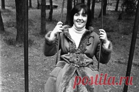 3 вещи, которые мудрая женщина не должна прощать никому: 3 глубоких цитаты В.Токаревой
«Умение прощать — одно из главных в жизни, но иногда прощение — это лишь способ подарить кому-то возможность испортить вам жизнь еще раз» — Виктория Токарева. Не простить — не значит нести груз — это значит сбросить его ✔️ «Женщины — всепрощающие существа. Мы буквально можем простить все, сами того не зная. Только не всегда […]
Читай пост далее на сайте. Жми ⏫ссылку выше