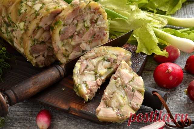 Холодец из свиной рульки в бутылке Холодец из свиной рульки в бутылке из-под молока – современная версия домашнего зельца из свинины. Зельц, или густой холодец – блюдо невероятно вкусное, но его магазинную версию я покупать побаиваюсь.…