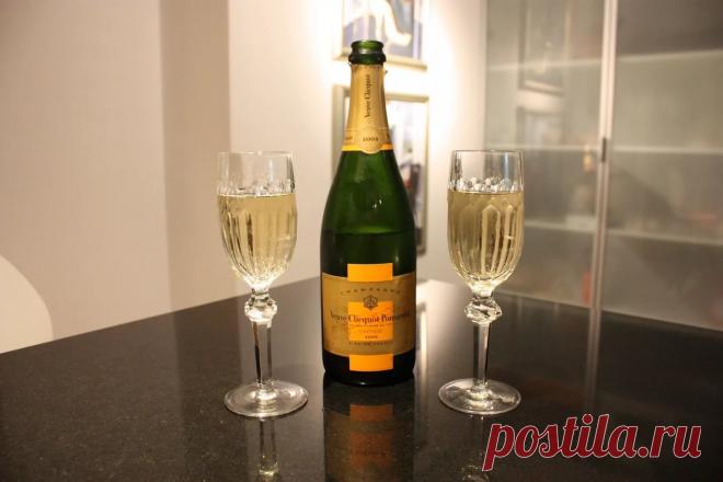 Зачем в открытое шампанское вставлять ложку: сохраняем игристость шампанского