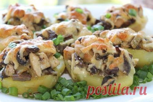 Картошка с курицей и грибами.