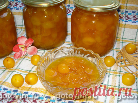 Варенье из алычи. Рецепт с фото Варенье из алычи варят примерно так же как и из сливы. Хотя есть тонкости, которые позволят сделать варенье вкуснее. Например, не засыпать алычу сахаром, а заливать горячим сахарным сиропом, чтобы ягоды дали больше ароматного сока. Подробности приготовления варенья из алычи в этом рецепте.