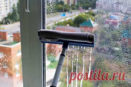 8 лайфхаков для мытья окон, которые упростят процесс и сделают результат блестящим (в прямом смысле) 