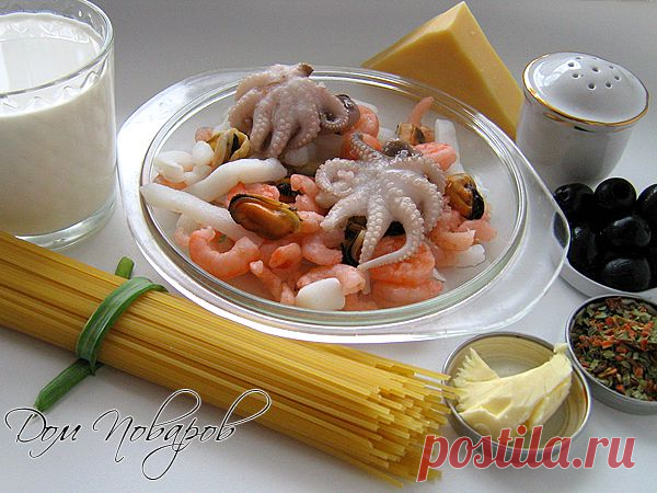Паста с морепродуктами в сливочном соусе с травами