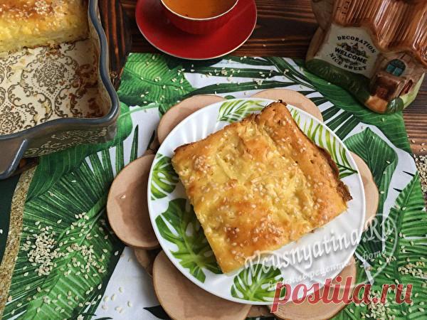 Капустный пирог для ленивых: рецепт с фото пошагово . >>> белокочанная капуста – 400-500 г; сливочное масло – 50 г; яйца – 3 шт.; сметана – 8 ст.л.; мука – 5 ст.л. с горкой; соль – 0,5 ч.л.; разрыхлитель для теста – 1 ч.л.; растительное масло для смазывания формы; кунжут для посыпки – 1 ч.л.