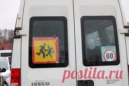 В российском регионе водитель напал на подростка и выкинул его из маршрутки. В Нижнем Тагиле водитель маршрутки напал на ребенка и выкинул его из общественного транспорта. Об этом сообщает Telegram-канал «Инцидент Нижний Тагил». Нападение произошло на остановке рядом с кинотеатром «Красногвардеец» в районе десяти часов вечера по местному времени.