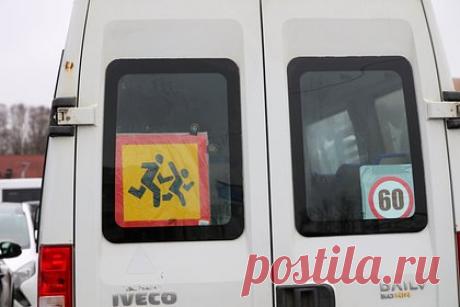 В российском регионе водитель напал на подростка и выкинул его из маршрутки. В Нижнем Тагиле водитель маршрутки напал на ребенка и выкинул его из общественного транспорта. Об этом сообщает Telegram-канал «Инцидент Нижний Тагил». Нападение произошло на остановке рядом с кинотеатром «Красногвардеец» в районе десяти часов вечера по местному времени.