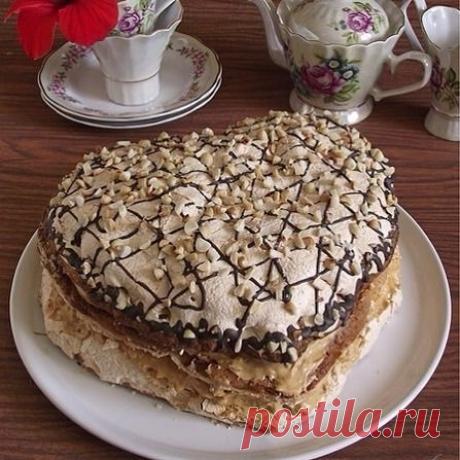 🍴Торт &quot;Иван-да Марья&quot;✨
🔸Ингредиенты:
🔸Тесто:
●3 желтка,
●1 стакан сахара,
●200г. сливочного масла (размягченного),
●ванилин,
●10г. разрыхлителя,
●2,5 стакана муки.
Безе:
●3 белка,
●1 стакан сахара.
Крем:
●180г. сливочного масла (размягченного),
●банка вареной сгущенки(380г.),
●1 ст. ложка коньяка,
●200 г. арахиса(можно взять любые орехи).
●50г. черного шоколада для украшения.