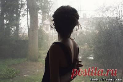 Кризис среднего возраста может проявлять себя как прокрастинация, «синдром отложенной жизни». И прошлое не вернешь, и жить в настоящем не получается. Человек становится заложником такого кризиса внутренних противоречий.