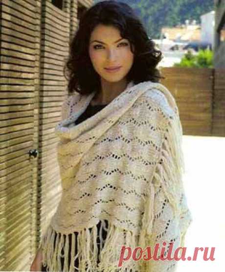 Ажурный палантин с длинными кистями, связанный спицами. / shityomoyo.ru
