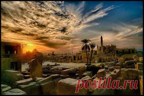 Луксор — столица фараонов
Один из лучших городов для изучения в Египте — город Луксор. Есть всего лишь несколько мест в мире, которые можно назвать музеем под открытым небом, и египетский город Луксор, безусловно, входит в их число. Количество сохраненных памятников в районе Луксора не имеет аналогов нигде в мире, так что посещение Египта не будет полным без экскурсии по столице фараонов.