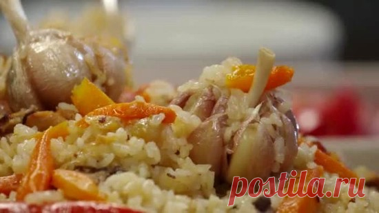 Шоу ПроСТО кухня Эксклюзив Рецепт плова с курицей по фирменному рецепту Александра Бельковича смотреть онлайн Смотреть онлайн шоуПроСТО кухня Эксклюзив Рецепт плова с курицей по фирменному рецепту Александра Бельковича в хорошем качестве до выхода в эфир.