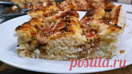 Просто смешала тесто ложкой и растянула по противню, а начинки меняю по вкусу. "Полосатый" пирог без замеса руками | Розовый баклажан | Дзен