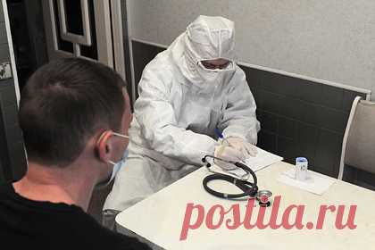 Российский отоларинголог предупредил о необычном последствии COVID-19. С появлением омикрон-штамма коронавируса среди пациентов участились случаи ушной инфекции. Об этом заявил врач высшей категории, отоларинголог, кандидат медицинских наук Владимир Зайцев. По его словам, до этого среди ранних симптомов омикрона были боли в горле и заложенность носа.