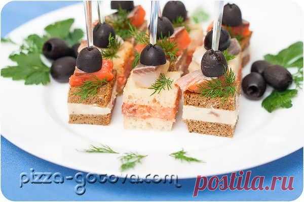 Нарядные канапе с селедкой для фуршета - рецепт с фото