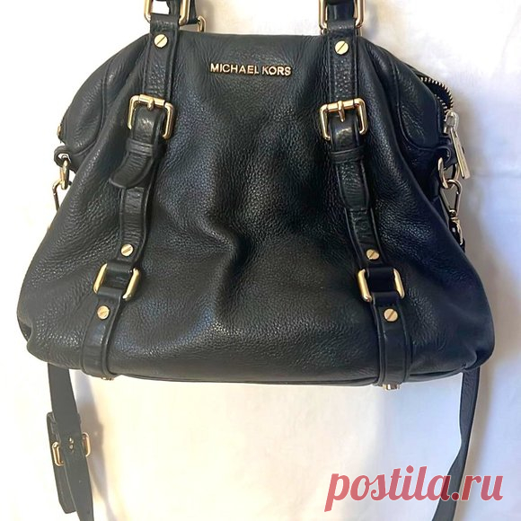 Michael Kors Bedford Leather Satchel - GUC Shop flickb's closet or find the perfect look from millions of stylists. Fast shipping and buyer protection. Michael Kors Bedford Leather Satchel in good used condition.
Black Pebbled Leather with gold hardware
Inside has one zip pocket ,4 slip pockets and key holder
Back of bag has a pocket with magnetic snap closure
Bag has some wear on corners
Measures approx. 15' x 11