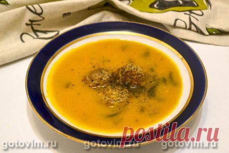 Суп-пюре из моркови с фрикадельками. Рецепт с фото Протертые супы - это нежные, питательные, вкусный первые блюда, разнообразие которых поражает. Шелковистая консистенция супов достигается пюрированием овощей и круп, из которых они варятся. Супы можно сварить на любом мясном или овощном бульоне, или просто на воде. Сливки и сыр, добавленные в суп-пюре, придают особо вкусную сливочную нотку готовому блюду. Ингредиенты для приготовления морковного супа-пюре с мясными фрикаде...