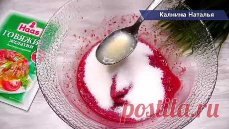Беру стакан любых ягод , РАЗ ДВА и Вкусняшка к чаю готова. Конфетки готовы