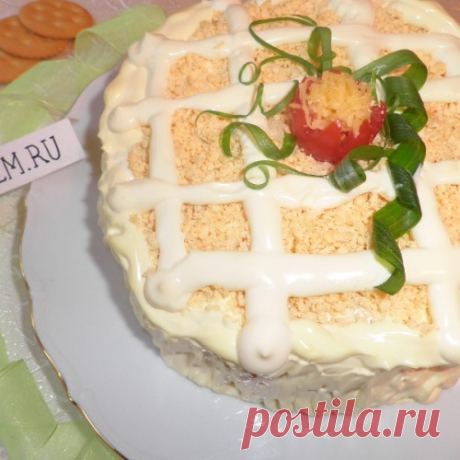 Салат-торт рыбный из крекера