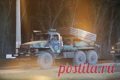 Захарова рассказала о необходимости операции России в Донбассе. Это большое несчастье, что Россия вынуждена прибегнуть к таким мерам, но российская военная операция необходима для предотвращения дальнейших жертв и окончания войны в Донбассе, заявила официальный представитель МИД России Мария Захарова на брифинге во время ответа на вопрос британского журналиста.