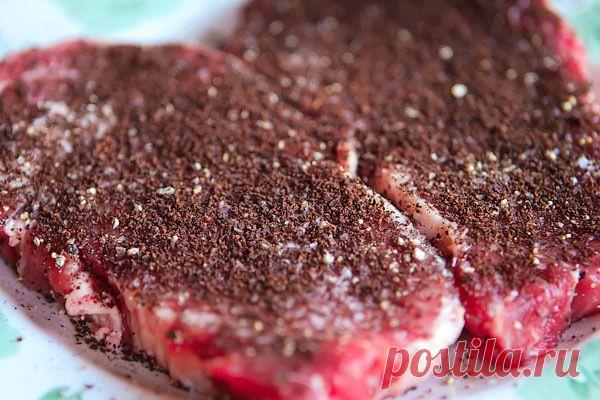 Аппетитный стейк из свинины в молотом кофе | БУДЕТ ВКУСНО!