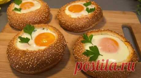 И на завтрак и в качестве закуски к фильму — очень вкусная пицца в булочках - Будет вкусно - Социальная сеть "МТ.RU" Ищите оригинальное блюдо для завтрака или в качестве закуски, которую можно быстро приготовить на большую компанию? Тогда пицца в булочках — отличный вариант! Блюдо готовится очень быстро, а начинки можно выбрать абсолютно любые: действительно универсальный рецепт. Способ приготовления Срежьте Подписывайтесь, читайте, комментируйте, ставьте лайки