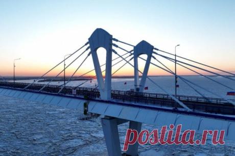 Запущено движение по новому мосту через реку Зею в Амурской области. Объект введен в эксплуатацию на год раньше запланированного срока.