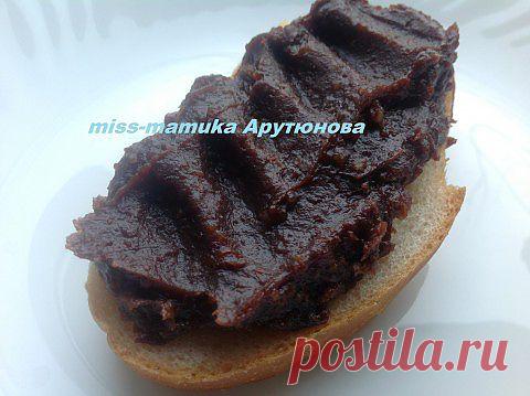 Ореховая нутелла домашнего приготовления.