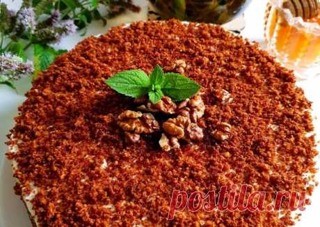 Бисквитно-медовый торт с сметанным кремом

Ингредиенты
Бисквит
4 шт. яйца
120 гр. сахар
100 гр. мед
1 ч. л сода пищевая
220-250 гр. муки
Крем:
500 гр. сметана
3-4 ст. л. сахарной пудры
Грецкий орех

Как приготовить
В сотейнике или сковороде соединить мед с содой. Перемешать. Поставьте на огонь, готовить 20-30 секунд. Масса увеличиться и приобретёт карамельный цвет.

Яйца взбиваем миксером с сахаром в пышную массу. Вливаем медовую массу.

Тщательно перемешать миксером. Всып...