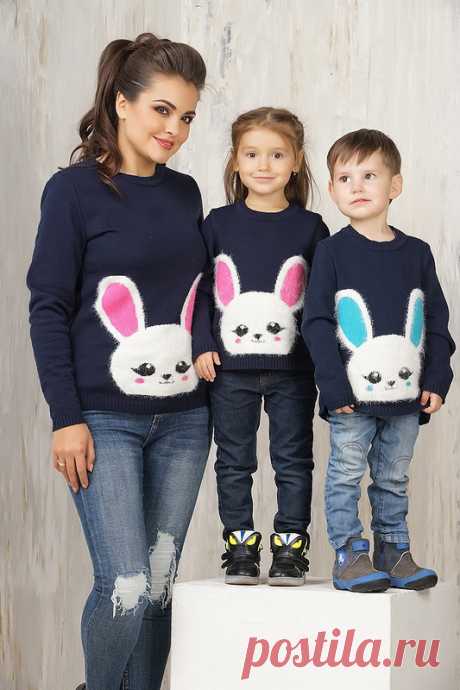 Family Look ЗАЙЧИШКА-ПУШИШКА от бренда VAY. Зайка у мамы, зайка у дочки, зайка у сыночка! Всем - по зайке! Яркие, пушистые зайки украсили коллекцию вязаных джемперов фэмили лук ЗАЙЧИШКА-ПУШИШКА от дизайнеров марки одежды ВЭЙ. Ждем вас, приходите к нам за джемперками с зайками!
Официальное представительство бренда VAY: купить в розницу в магазине Согревай.ру https://www.sogrevay.ru/family-look/, оптовые закупки на Ньювэй.ру https://www.newvay.ru/family-look/.