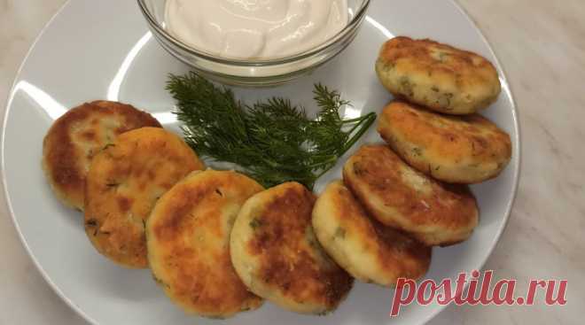 Быстрый и вкусный завтрак! Солёные сырники с зелень.  Вкусный и быстрый завтрак ,который по достоинству оценят как взрослые так и дети! Солёные сырники с зеленью можно подавать с кетчупом, сметаной или натуральным йогуртом! Готовиться очень просто,а вкусно - пальчики оближешь!Ингредиенты: 1.Творог -300 г 2.Яйцо -1 шт 3.Мука -50 г ( или...